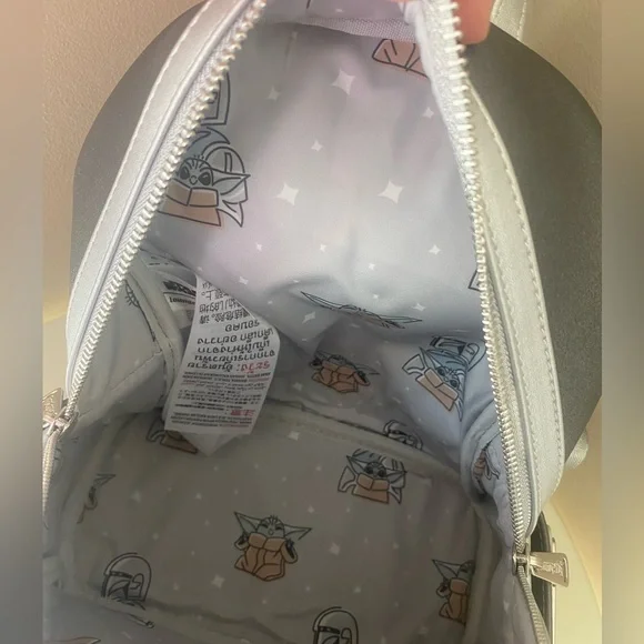 LOUNGEFLY STAR WARS Mandlorian & Grogu Baby Yoda Glow in the Dark Mini Backpack - Picture 6 of 13